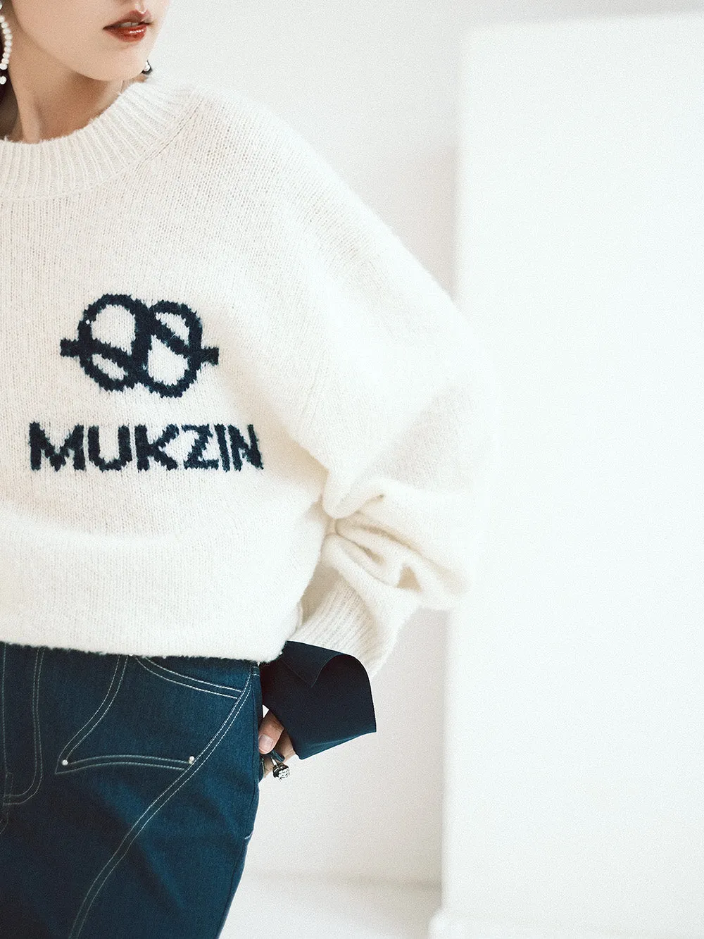 MUKZIN Linglong "Bafang Linglong" detachable Cuffs Crew Neck White Wool Top