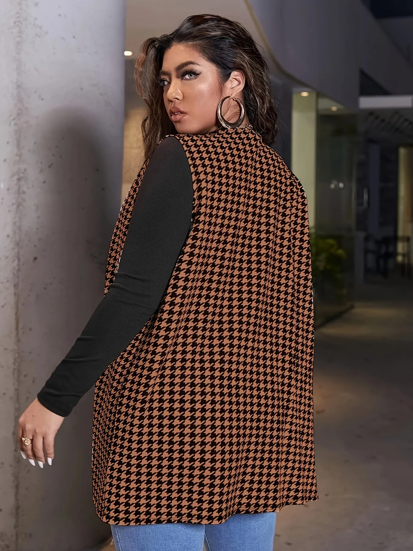 Plus Size Houndstooth Print Vest - A Must-Have for Spring & Fall Wardrobes