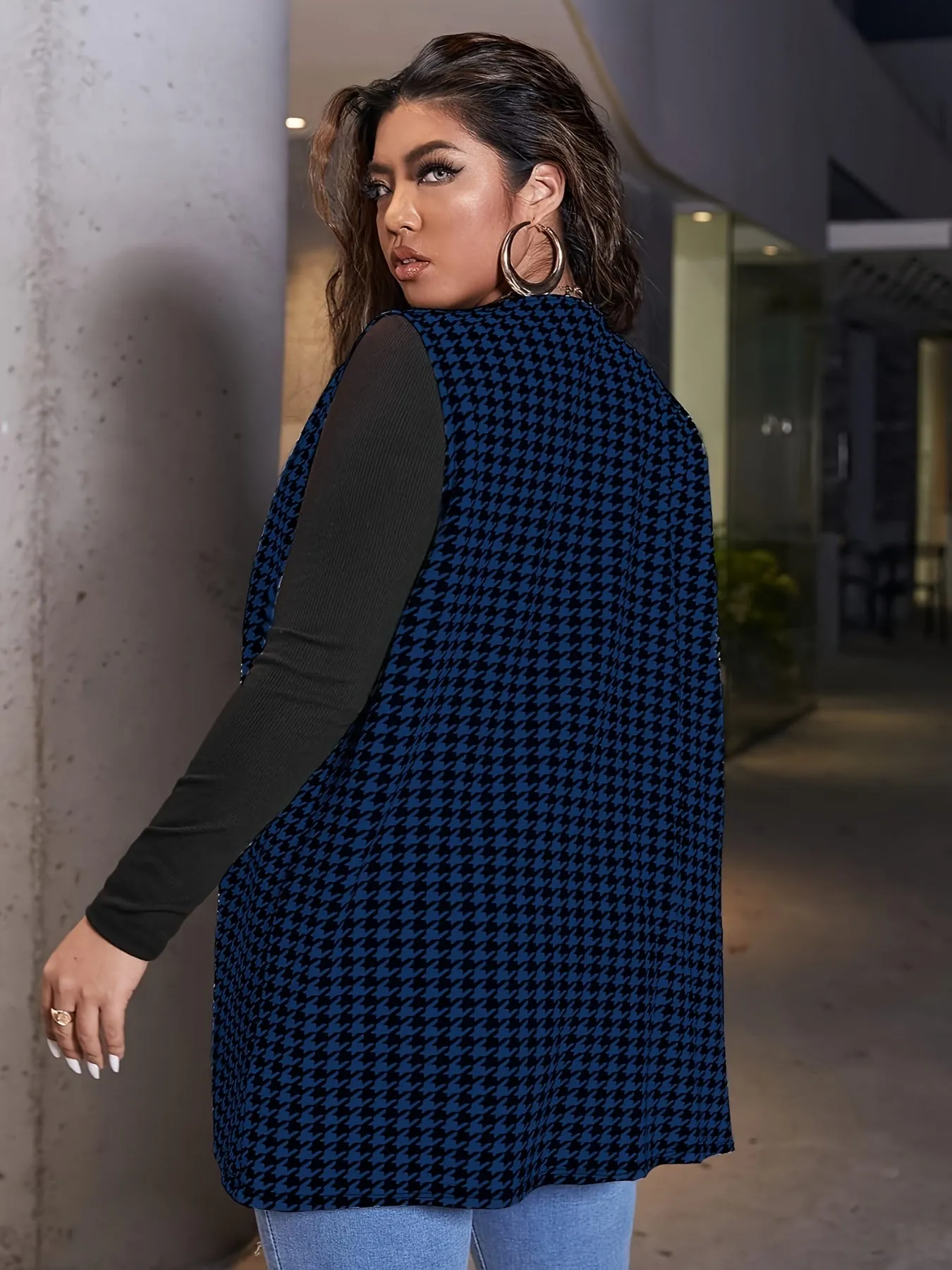 Plus Size Houndstooth Print Vest - A Must-Have for Spring & Fall Wardrobes