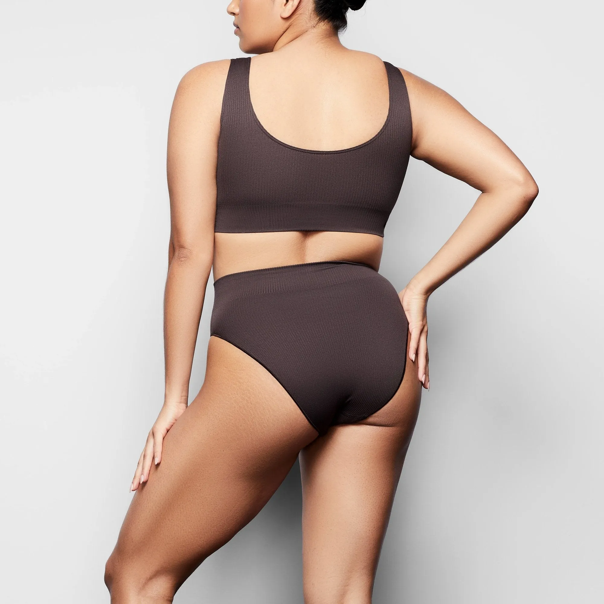 STRETCH RIB SCOOP BRALETTE | SOOT